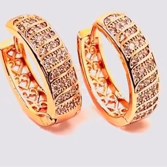 14K Gold Plated Reversible Oval Hoops - Picture 7 of 8